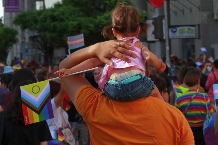 Папата Франциск: Родители да не осудуваат деца припадници на ЛГБТИК-заедницата