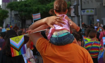 Папата Франциск: Родители да не осудуваат деца припадници на ЛГБТИК-заедницата