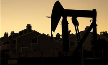 Лос Анџелес ги затвора изворите за нафта во градот