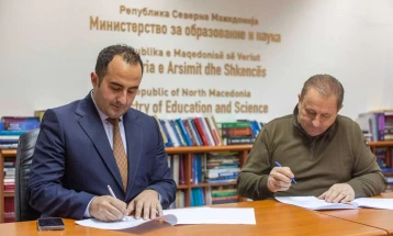 МОН и Општина Струга потпишаа договор за изградба на спортска сала во Делогожда