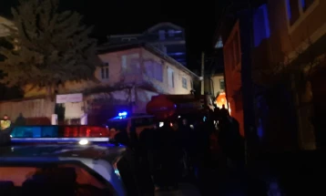 Еден повреден во пожарот во Тетово, огнот зафатил две куќи
