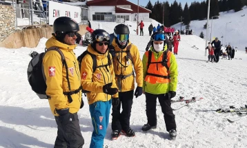 Деновите од викендот значат најмногу работа за ски патролата за спасување на Попова Шапка