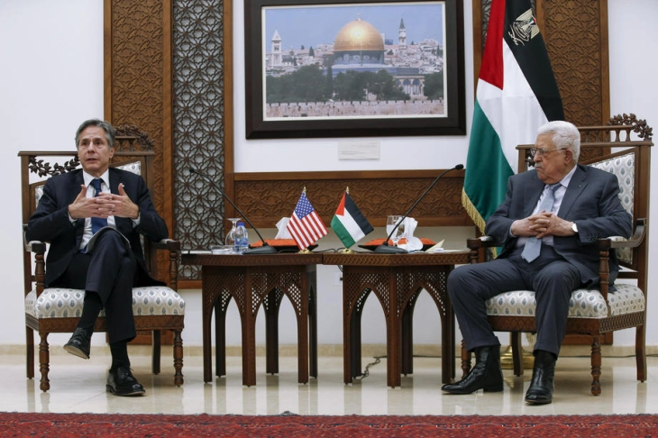 Блинкен разговараше со Абас за реформите во палестинската управа