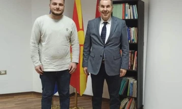 Средба на претседателот на МД „Илинден“ за Голо Брдо со македонскиот амбасадор во Тирана