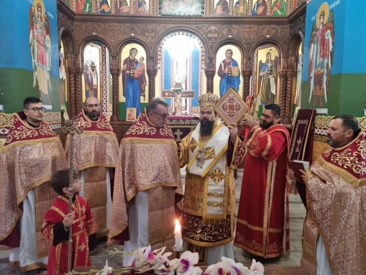 На празнувањето на Свети Трифун во Лешочкиот манастир доделен повисок чин на гостиварски свештеник