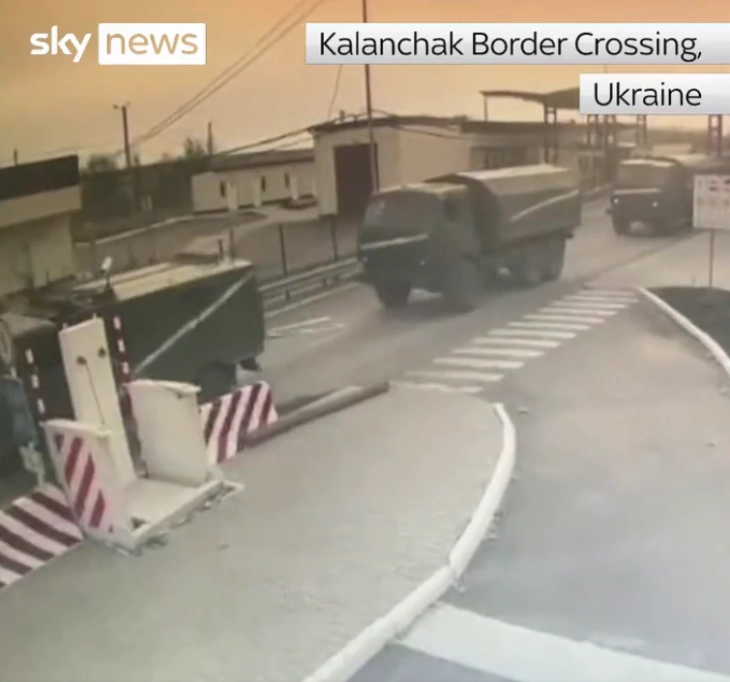 Украина: Руски возила се движат преку границата од Крим