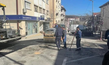 Почна асфалтирањето на улицата „Зелен пазар“ во Кавадарци