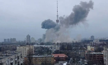 Проектил ја погоди главната телевизиска кула во Киев