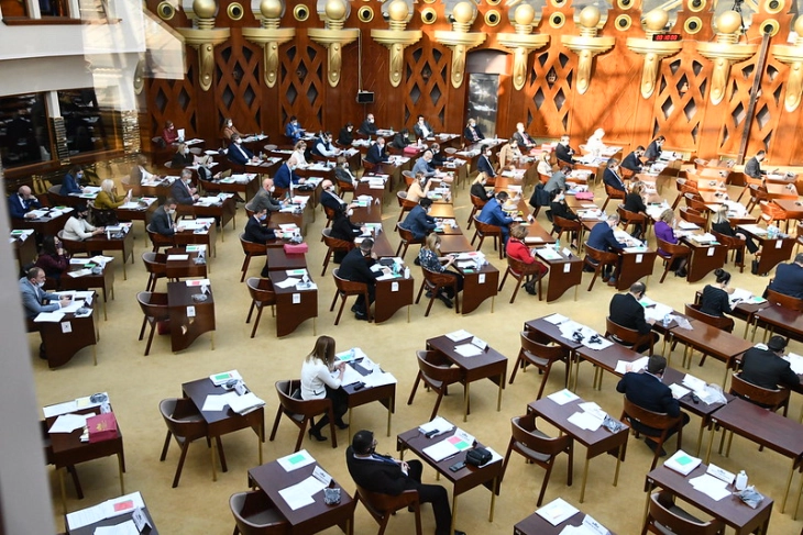 Собранието ја почна расправа за предлогот за разрешување на Зендели, пратениците повторно на пауза