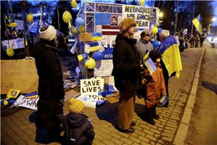 Украинските дипломати од Москва стигнаа во Летонија
