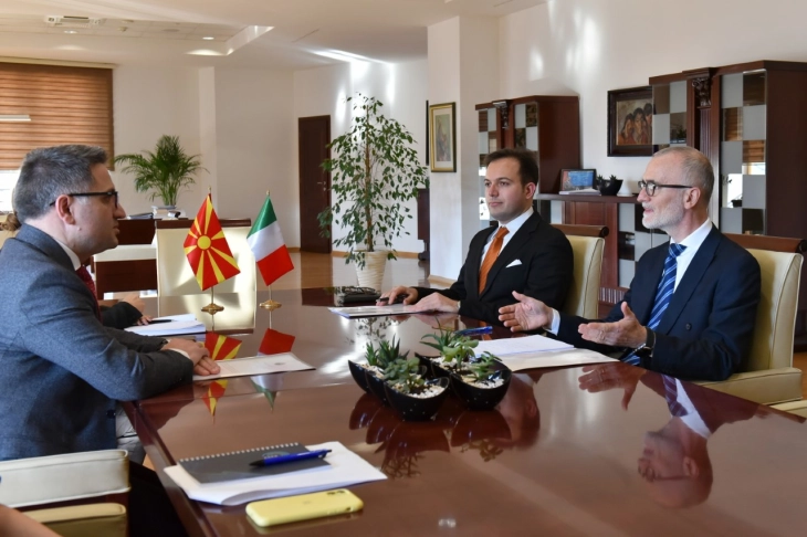 Средба на министерот Бесими со италијанскиот амбасадор Силвестри