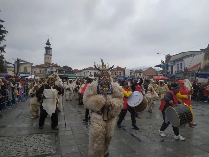 Се врати карневалот во Прилеп: Мечкари, Индијанци, рудари, Крали Марко на карневалско дефиле