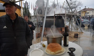 На „Чист понеделник“ во Струмица подготвени 350 килограми посен грав, поделени 4.000 порции