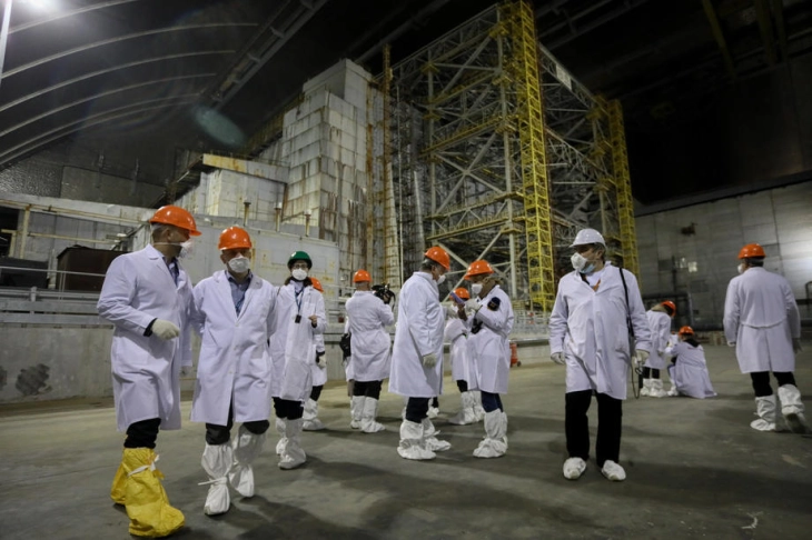 Работниците во Чернобил заробени веќе 12 дена