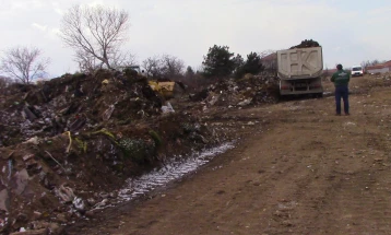 Се расчистува голема депонија кај Касарната во Прилеп