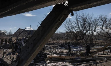 Најмалку девет лица загинаа во напад од воздух врз телевизиска кула во северна Украина