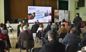 Министерот Шаќири во Струмица и Валандово на средби за потребата од отворање нови струки во средното образование