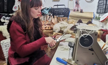 Кумановката Сашка Ивановска верна на семејниот занает за производи од крзно и кожа