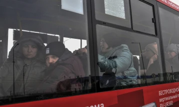 МКЦК: Повеќе од 100 автобуси со неколку илјади цивили го напуштија украинскиот град Суми
