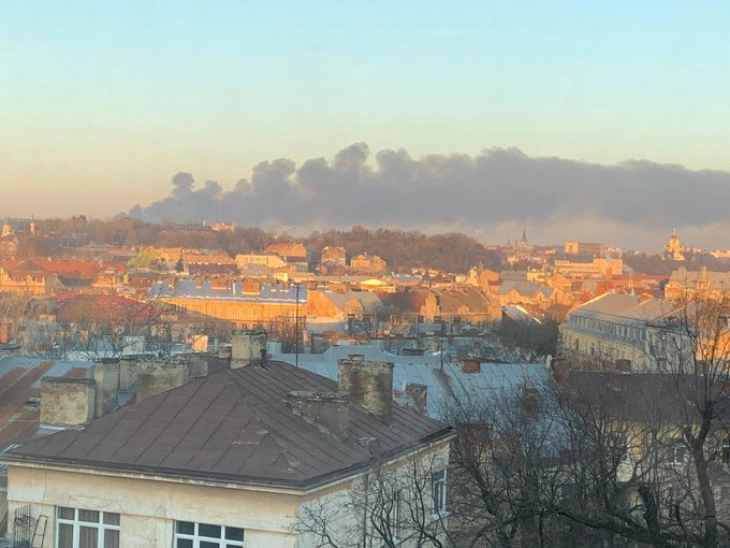 Најмалку три експлозии утрово во Лавов