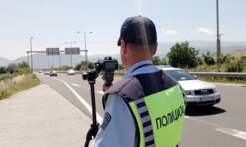 За брзо возење казнети 105 возачи на автопатот Куманово - Скопје - Велес