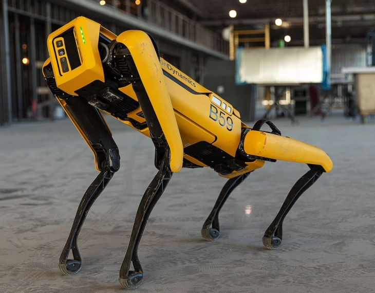 Кучето-робот „Спот“ како пожарникар во Њујорк