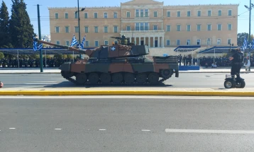 Воена парада во Атина