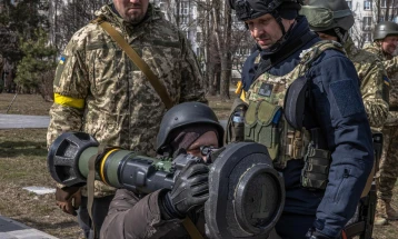 Пентагон: Првите пратки оружје и друга американска помош пристигнаа во Украина