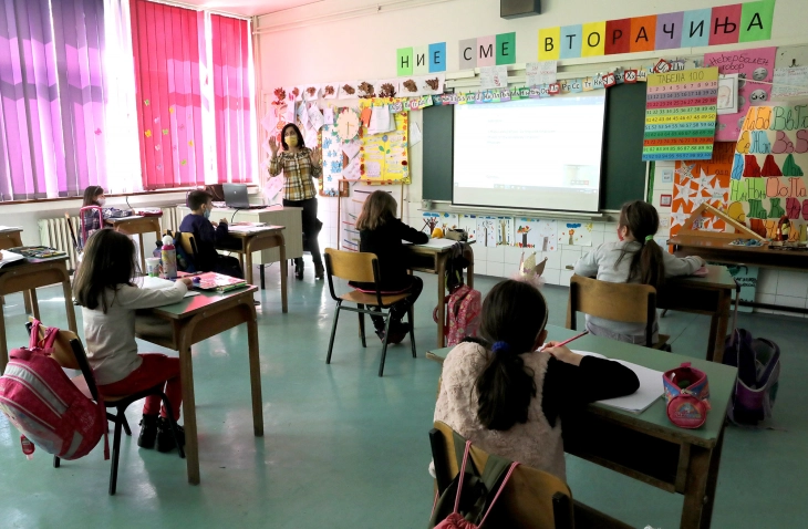 Треба да се најде избалансирано решение за раст на платите во образованието, вели Ковачевски