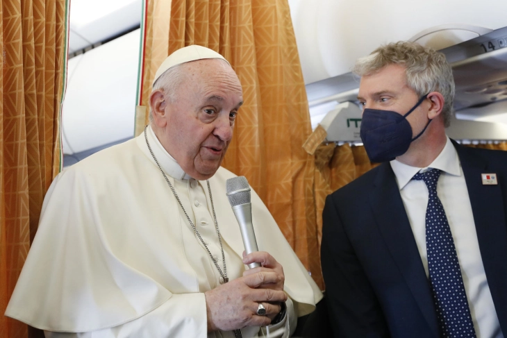 Папата Франциск размислува за патување во Киев