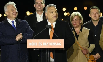 Орбан прогласи победа: Освоивме толку многу што може да се види од Месечината