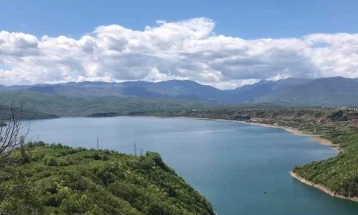 На Дебарско Езеро од денеска забрана за риболов на скобал