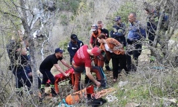 Охридските планински спасители ги подготвија пожарникарите од Грамш за спасување на нетехнички планински терен