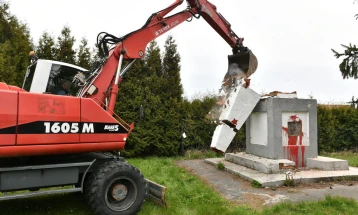 Во Полска урнати три споменици на војници од Црвената армија