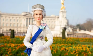 Барбика во чест на британската кралица и платинестиот јубилеј