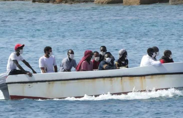 Бројот на удавени мигранти во близина на Тунис се зголеми на 20
