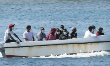Бројот на удавени мигранти во близина на Тунис се зголеми на 20