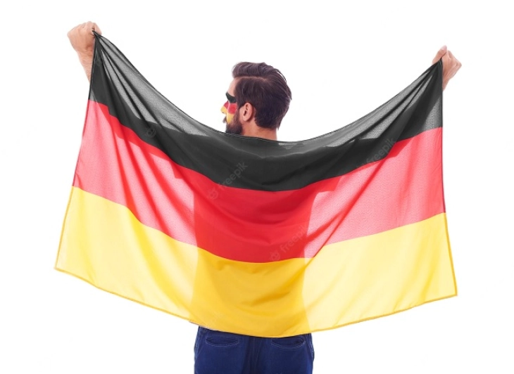 Германски град дозволи сите луѓе да се капат без горен костим