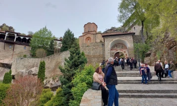 Бројни посетители за Голем или Источен петок во Варош во Прилеп и на манастирот „Свети Архангел Михаил“