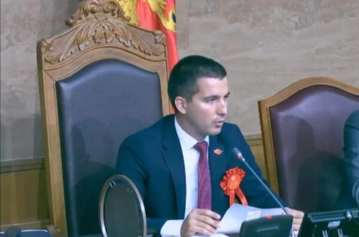 Бечиќ:  Речиси 90 отсто од граѓаните немаат претставници во владата на Црна Гора