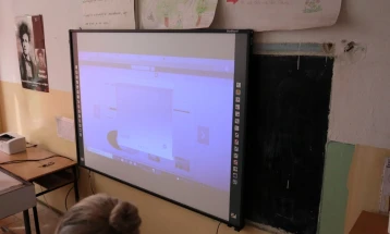 Сите основни училишта во Кисела Вода се опремени со дигитални табли