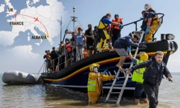 Во близина на Канарски Острови спасени 13 мигранти