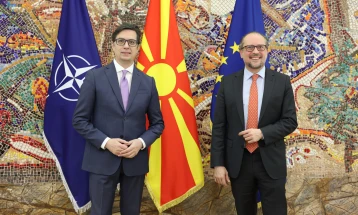 Пендаровски до Шаленберг: ЕУ да овозможи неодложно отпочнување на пристапните преговори за Северна Македонија