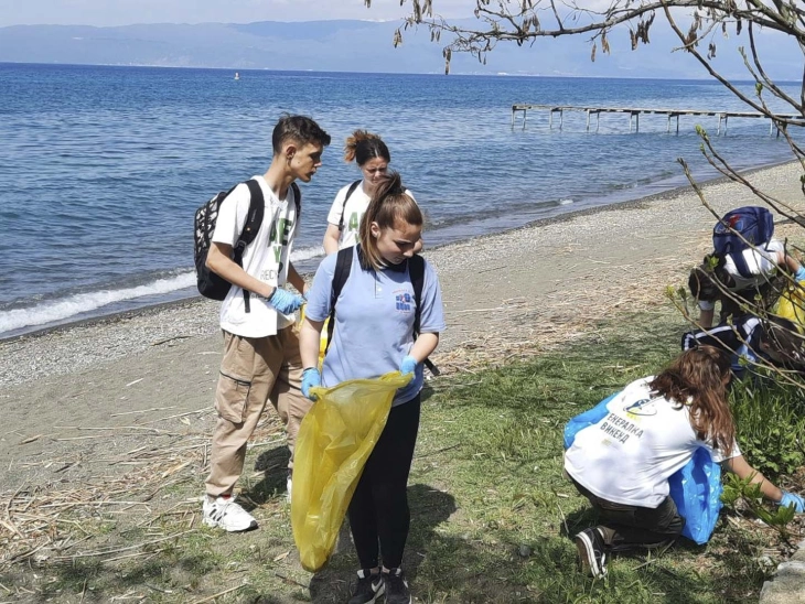 Сто и седумдесет вреќи отпад собрани на „Генералка викендот“ во Охрид