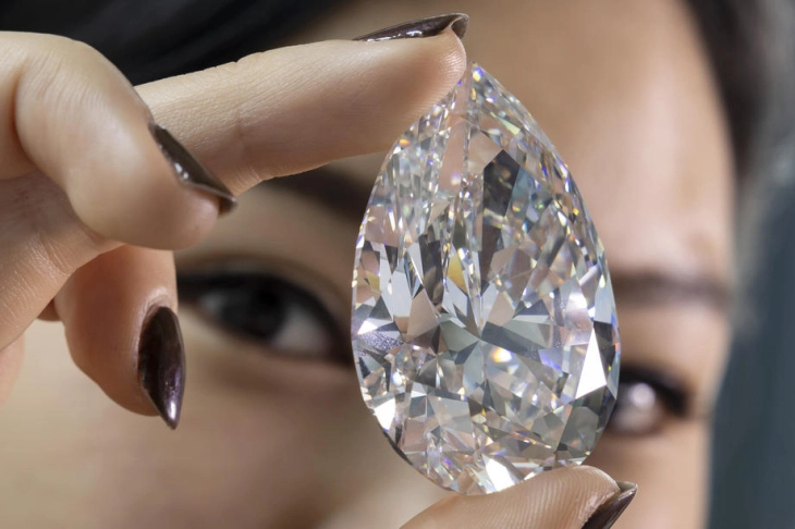 Најголемиот бел дијамант продаден за 17,8 милиони евра - помалку од очекуваното