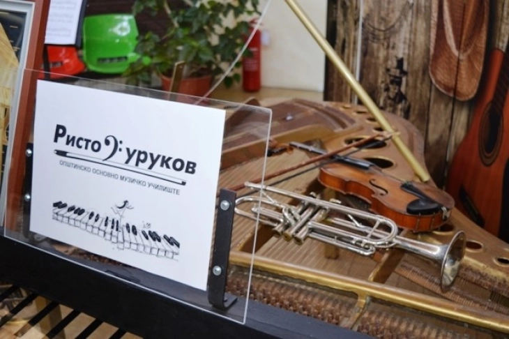 Музичкото училиште “Ристо Јуруков“ од Кочани запишува ученици во новиот оддел за традициски инструменти