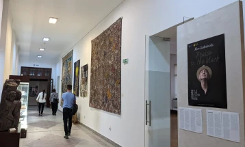 Мице Јанкуловски со самостојна изложба „Пофалба на црното“ во Романија
