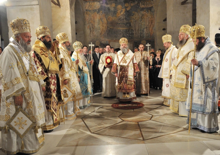 Според српските медиуми на 19 мај Стефан и Порфириј ќе одржат литургија за помирување, од МПЦ-ОА нема официјална потврда