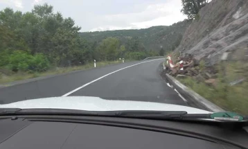 Поради одрони наизменичен режим на сообраќај на патот Скопје – ГП Блаце