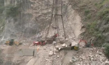 Индија: Деветмина работници загинаа во уривање на тунел во Кашмир